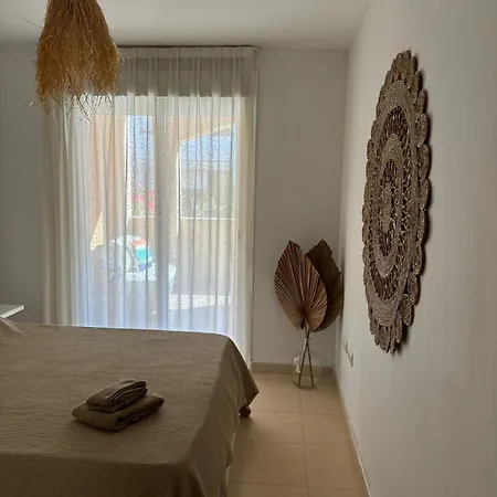 Bajo Con Jardin A Pie De Playa Y Piscina Comunitaria Con Jacuzzi Apartment