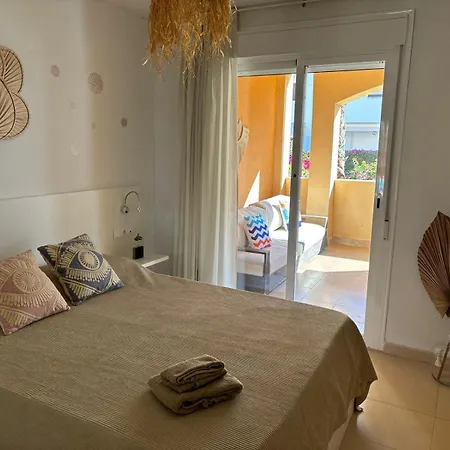 Bajo Con Jardin A Pie De Playa Y Piscina Comunitaria Con Jacuzzi Apartment *