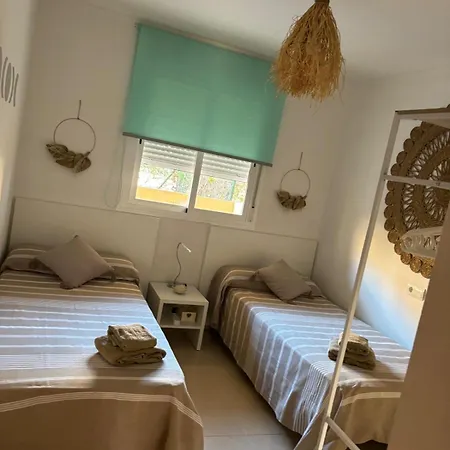 Bajo Con Jardin A Pie De Playa Y Piscina Comunitaria Con Jacuzzi Apartment